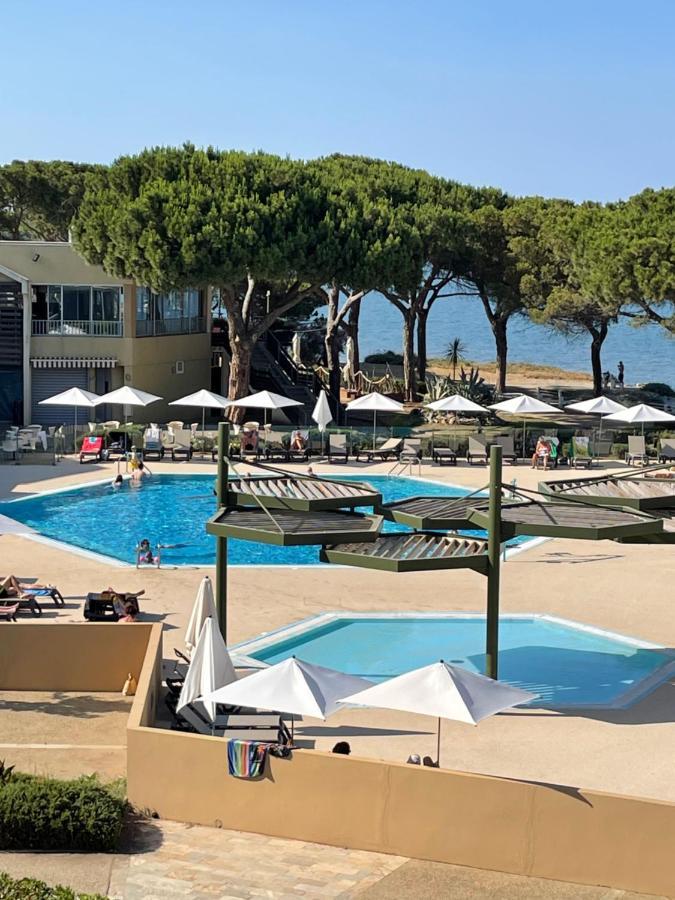 Séjourner en Famille sur la Côte Orientale Corse : 4 Hôtels Comparés