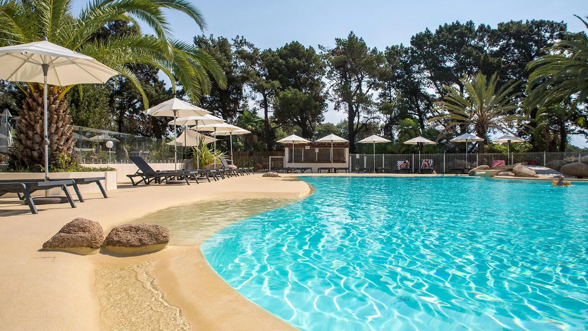 6 Hôtels de Plage en Corse-du-Sud Qui Valent le Détour